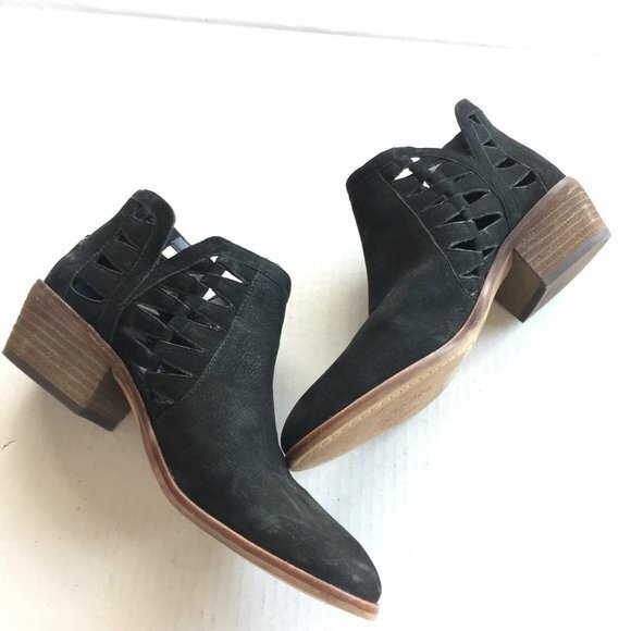 VINCE CAMUTO Peera Cutout Bootie Ankle Boots Back zip closure Womens Size‎ 9M - Picture 8 of 11